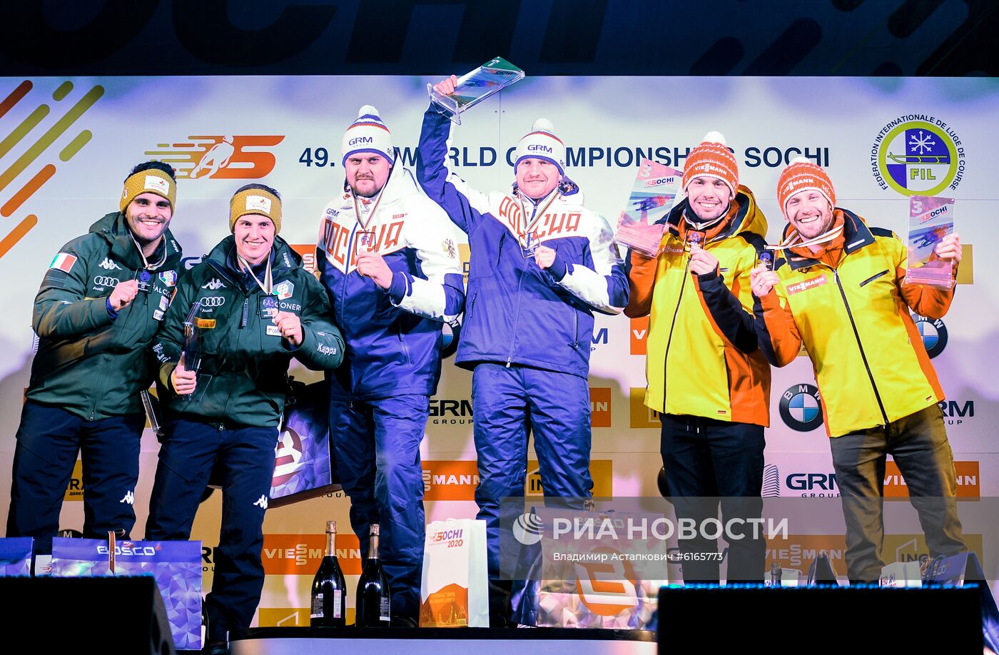 Церемония награждения на чемпионате мира по санному спорту в Сочи