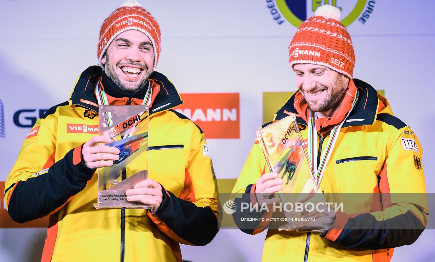 Церемония награждения на чемпионате мира по санному спорту в Сочи