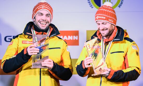 Церемония награждения на чемпионате мира по санному спорту в Сочи