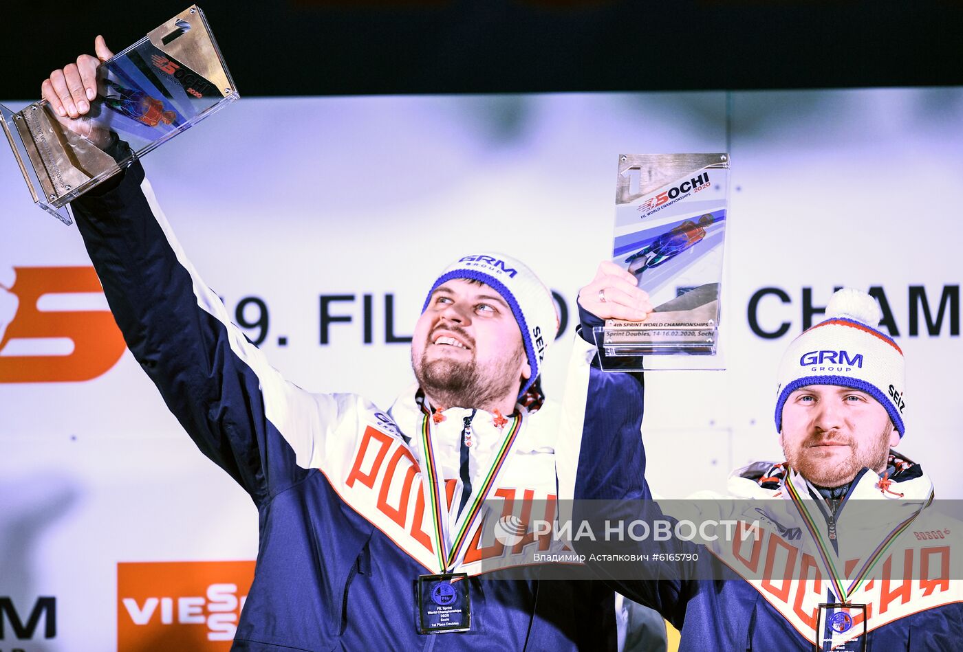 Церемония награждения на чемпионате мира по санному спорту в Сочи