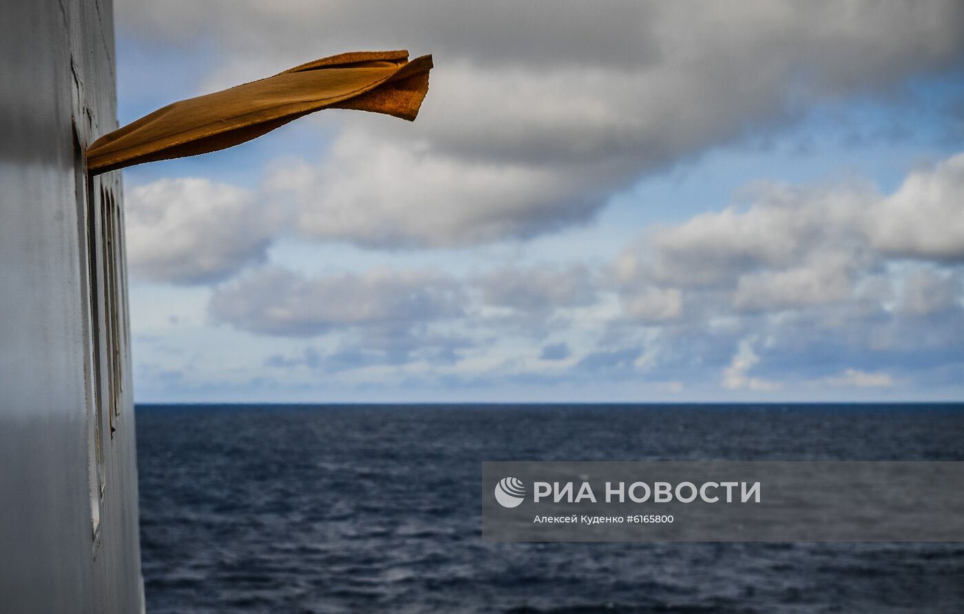 Антарктическая экспедиция на исследовательском судне "Адмирал Владимирский"