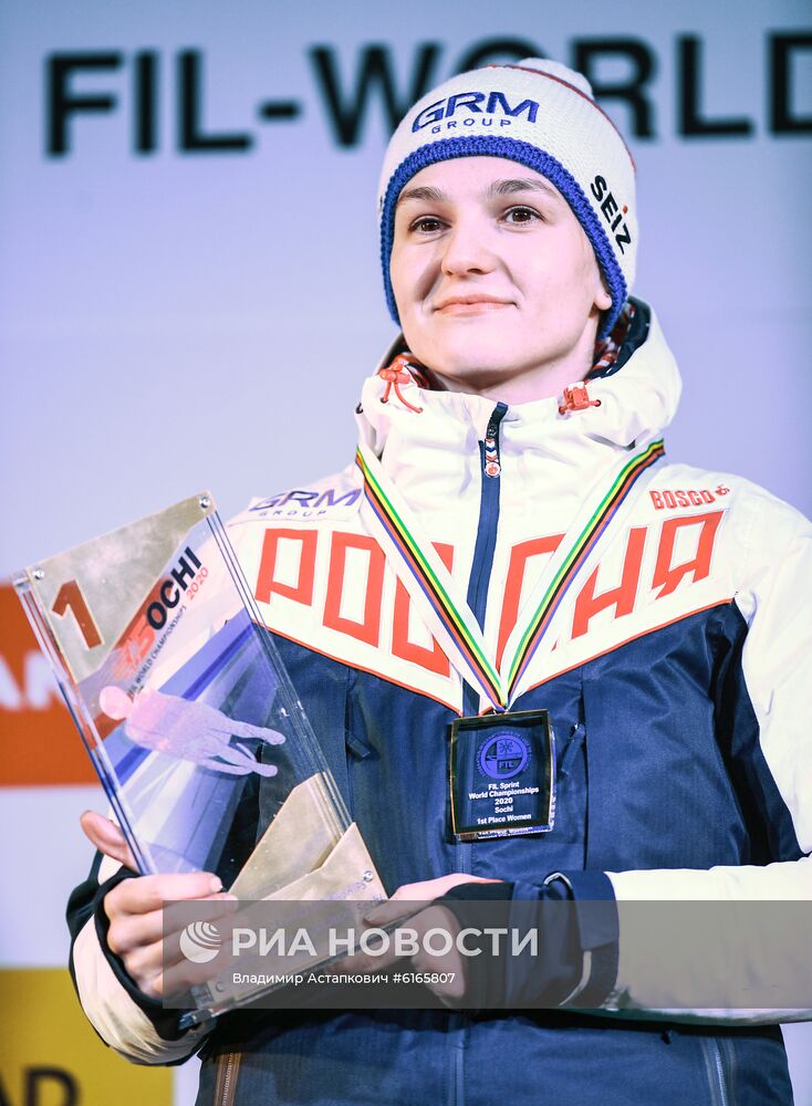 Церемония награждения на чемпионате мира по санному спорту в Сочи