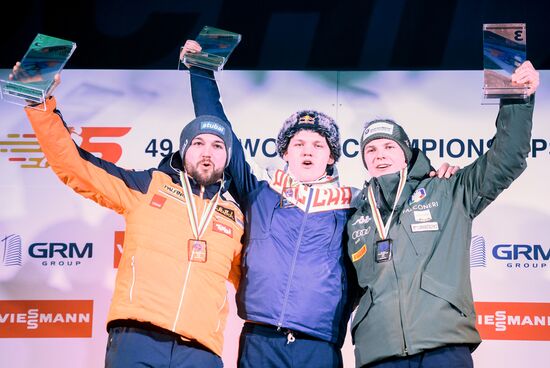 Церемония награждения на чемпионате мира по санному спорту в Сочи