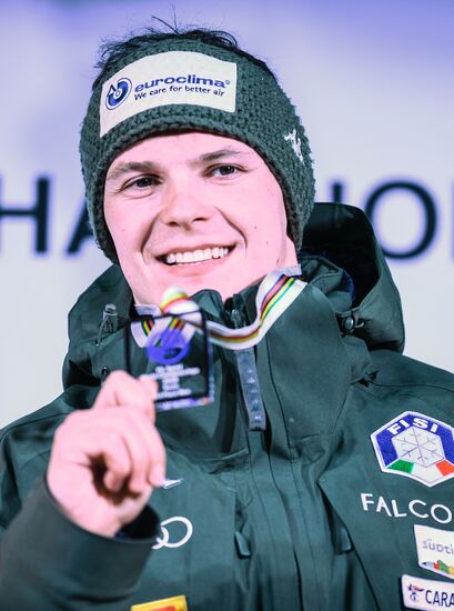 Церемония награждения на чемпионате мира по санному спорту в Сочи