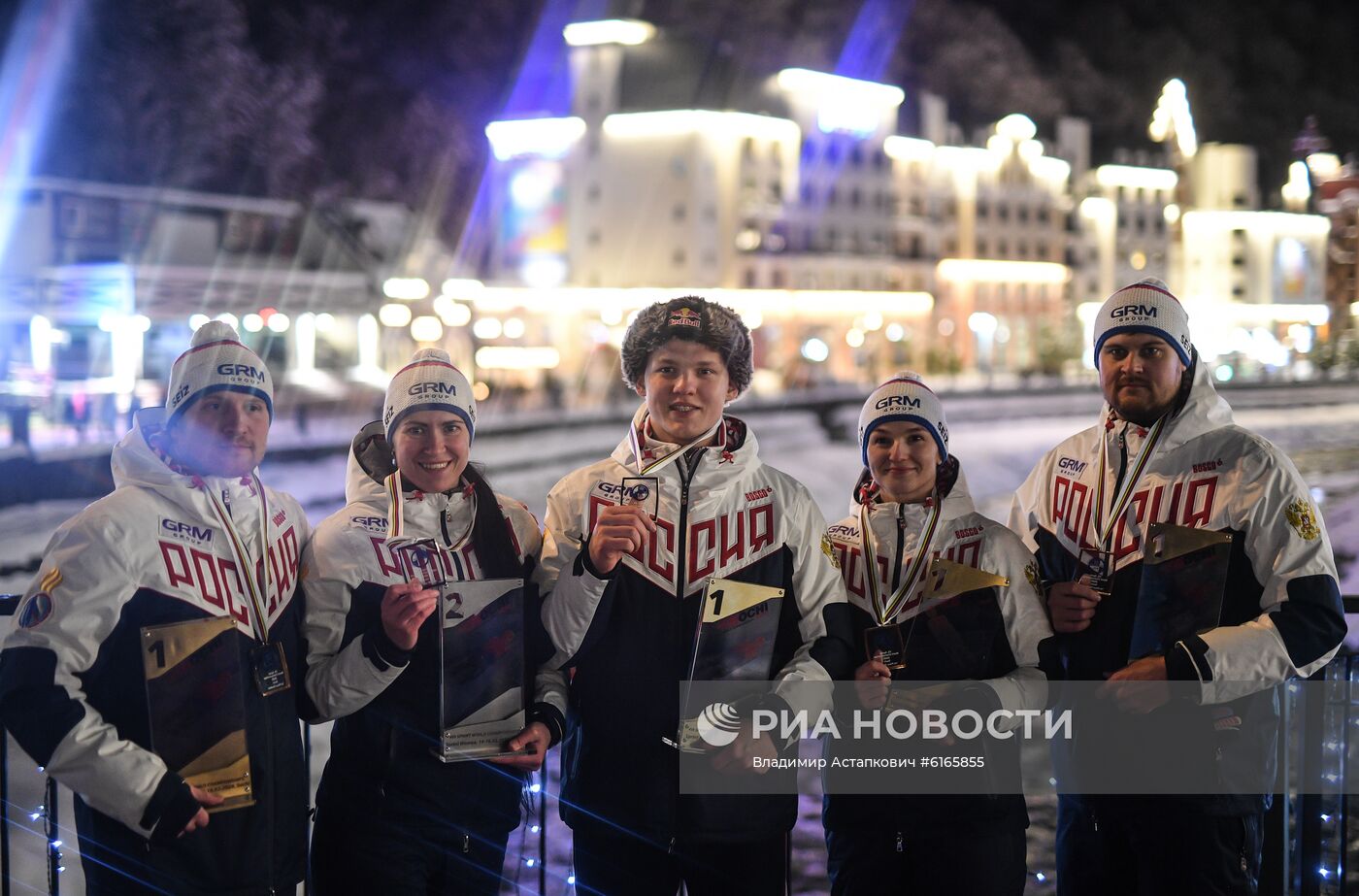 Церемония награждения на чемпионате мира по санному спорту в Сочи