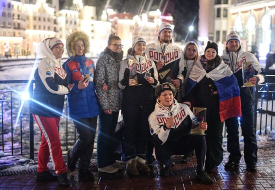 Церемония награждения на чемпионате мира по санному спорту в Сочи