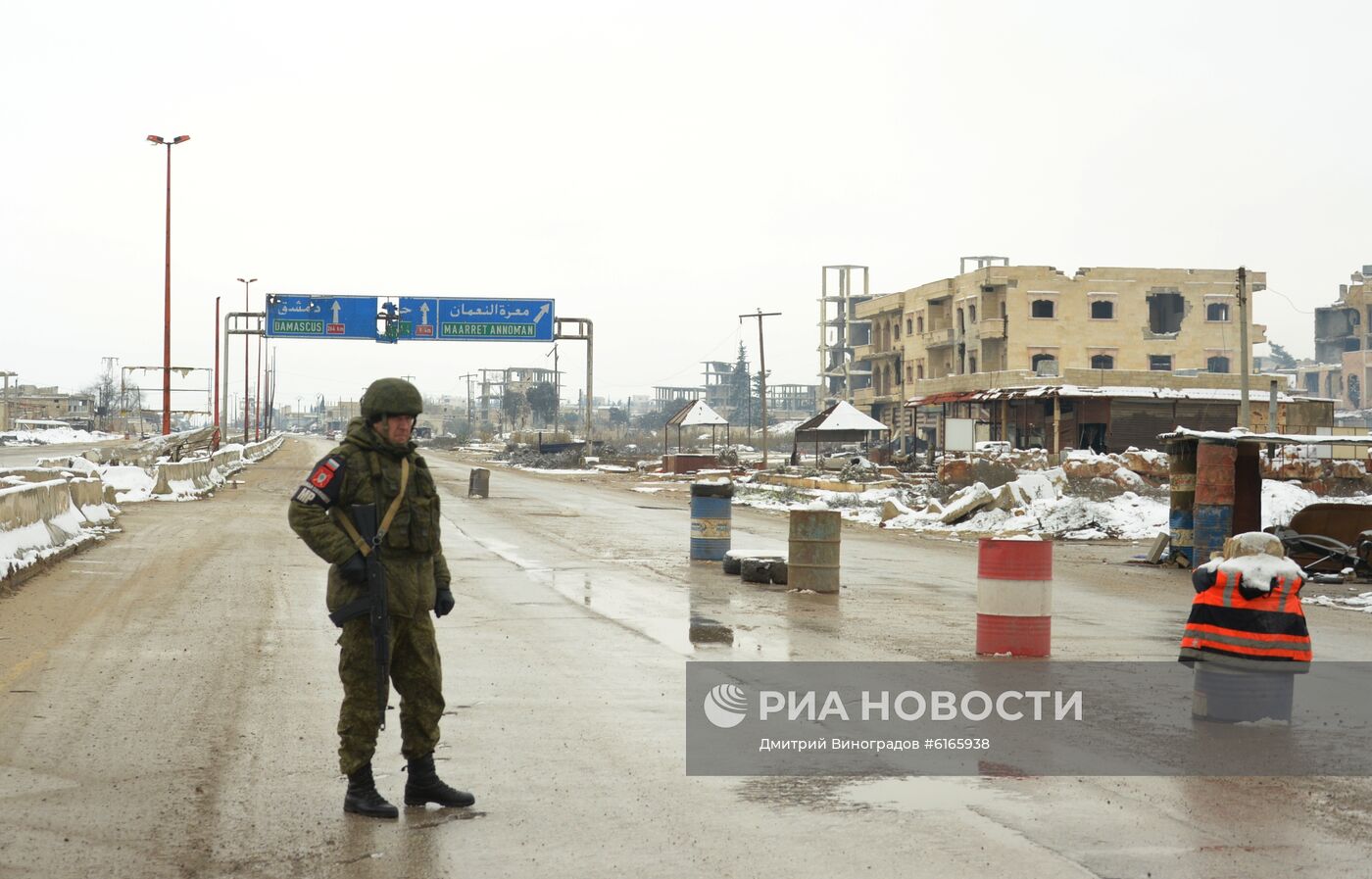 Российская военная полиция в освобожденном сирийском городе Маарет-Нууман