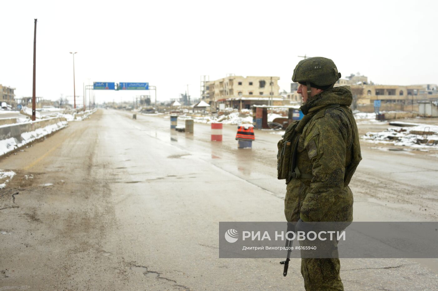 Российская военная полиция в освобожденном сирийском городе Маарет-Нууман