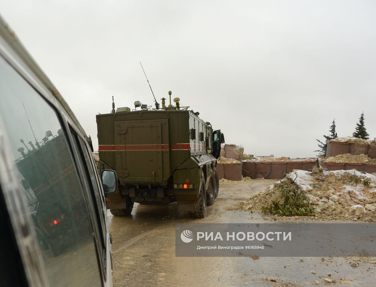 Российская военная полиция в освобожденном сирийском городе Маарет-Нууман