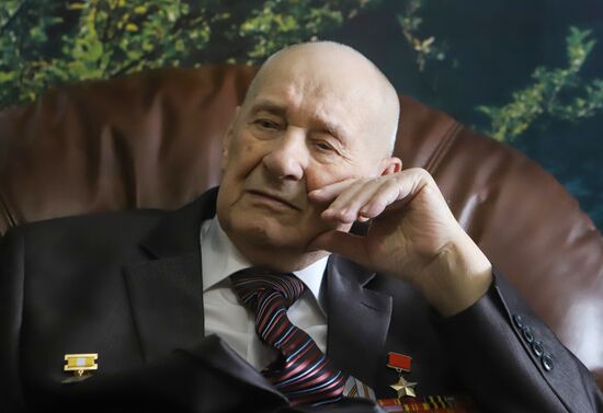 Ветеран Великой Отечественной войны В. Я. Ткачев 