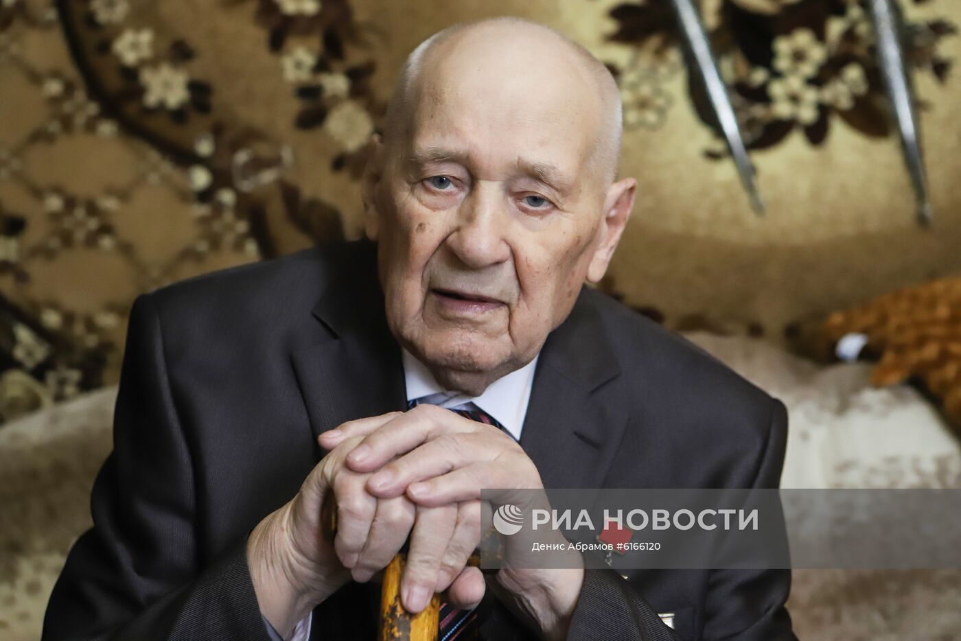 Ветеран Великой Отечественной войны В. Я. Ткачев 