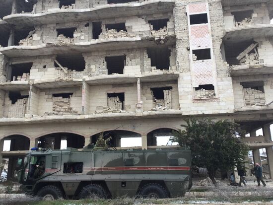 Российская военная полиция в освобожденном сирийском городе Маарет-Нууман