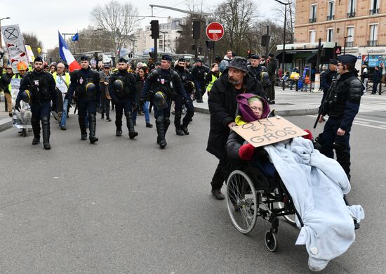 Акция протеста "желтых жилетов" в Париже