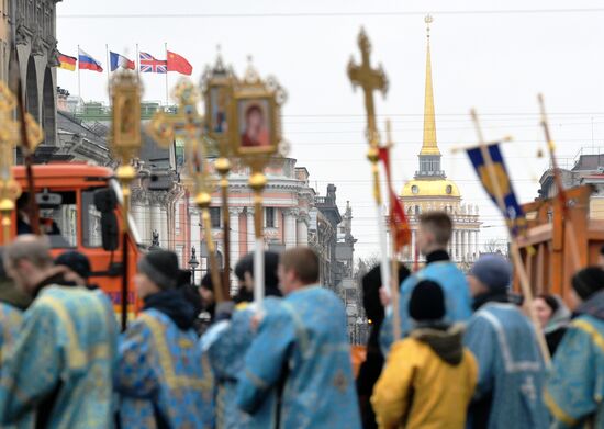 Крестный ход в честь Дня православной молодежи в Санкт-Петербурге