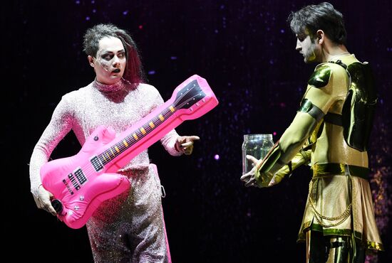 Спектакль "Лунная масленица" в Театре на Малой Бронной Спектакль "Лунная масленица" в Театре на Малой Бронной