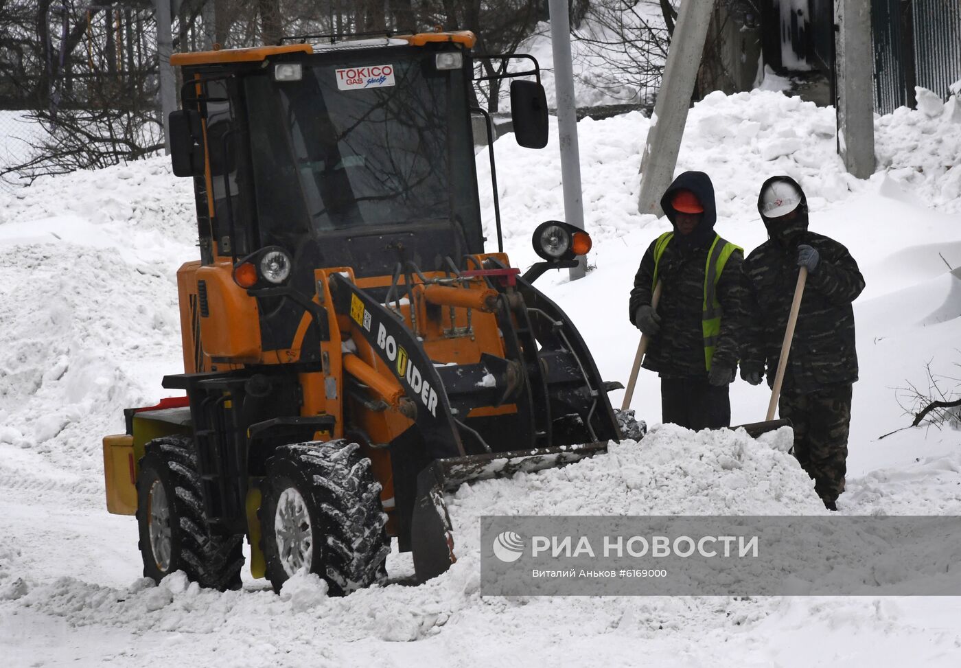 Последствия снегопада во Владивостоке