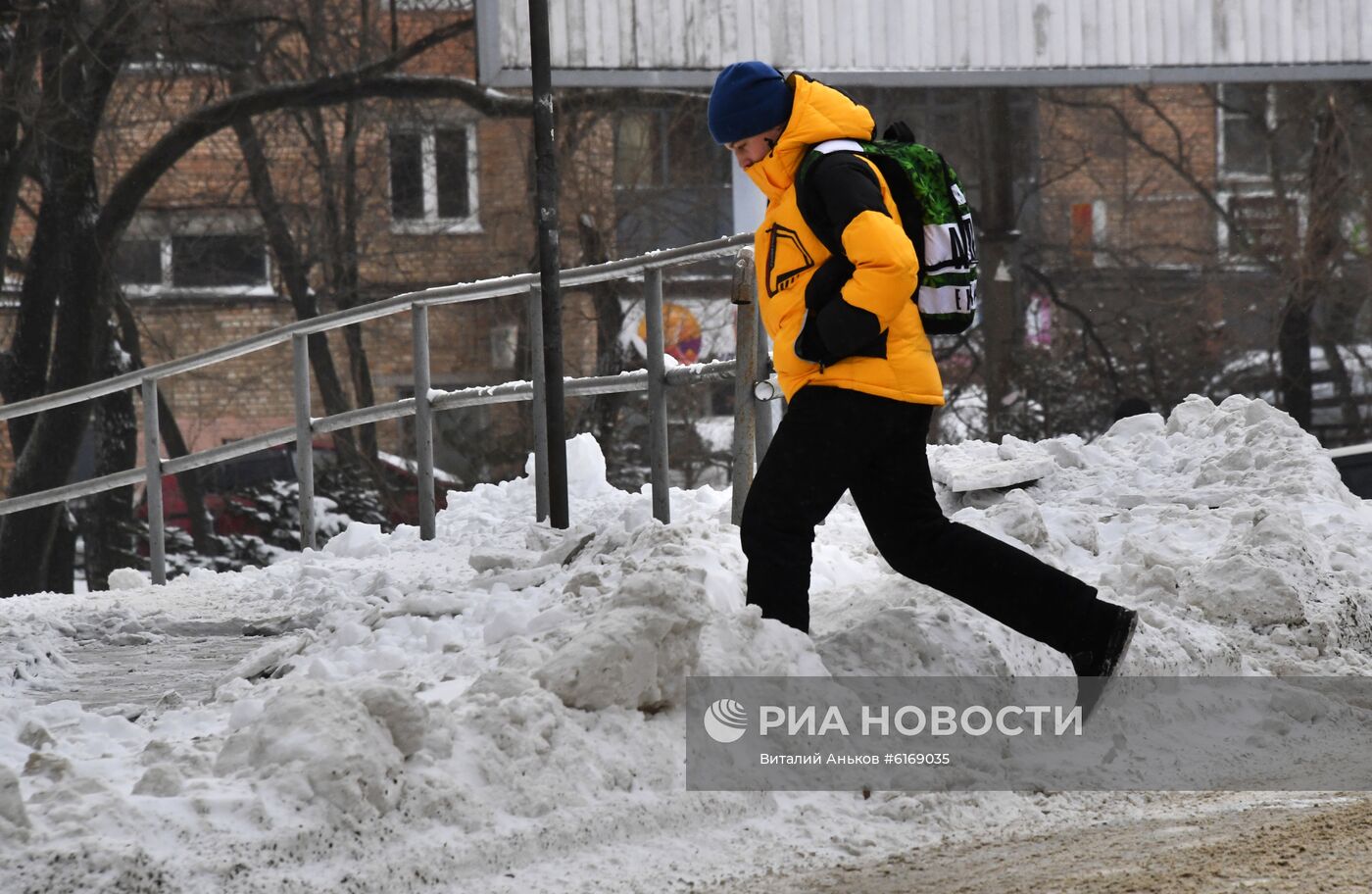 Последствия снегопада во Владивостоке