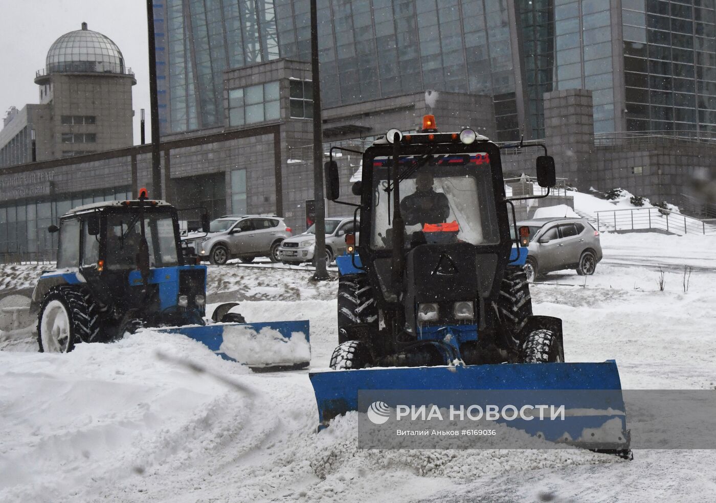 Последствия снегопада во Владивостоке