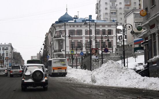 Последствия снегопада во Владивостоке