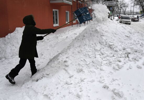 Последствия снегопада во Владивостоке