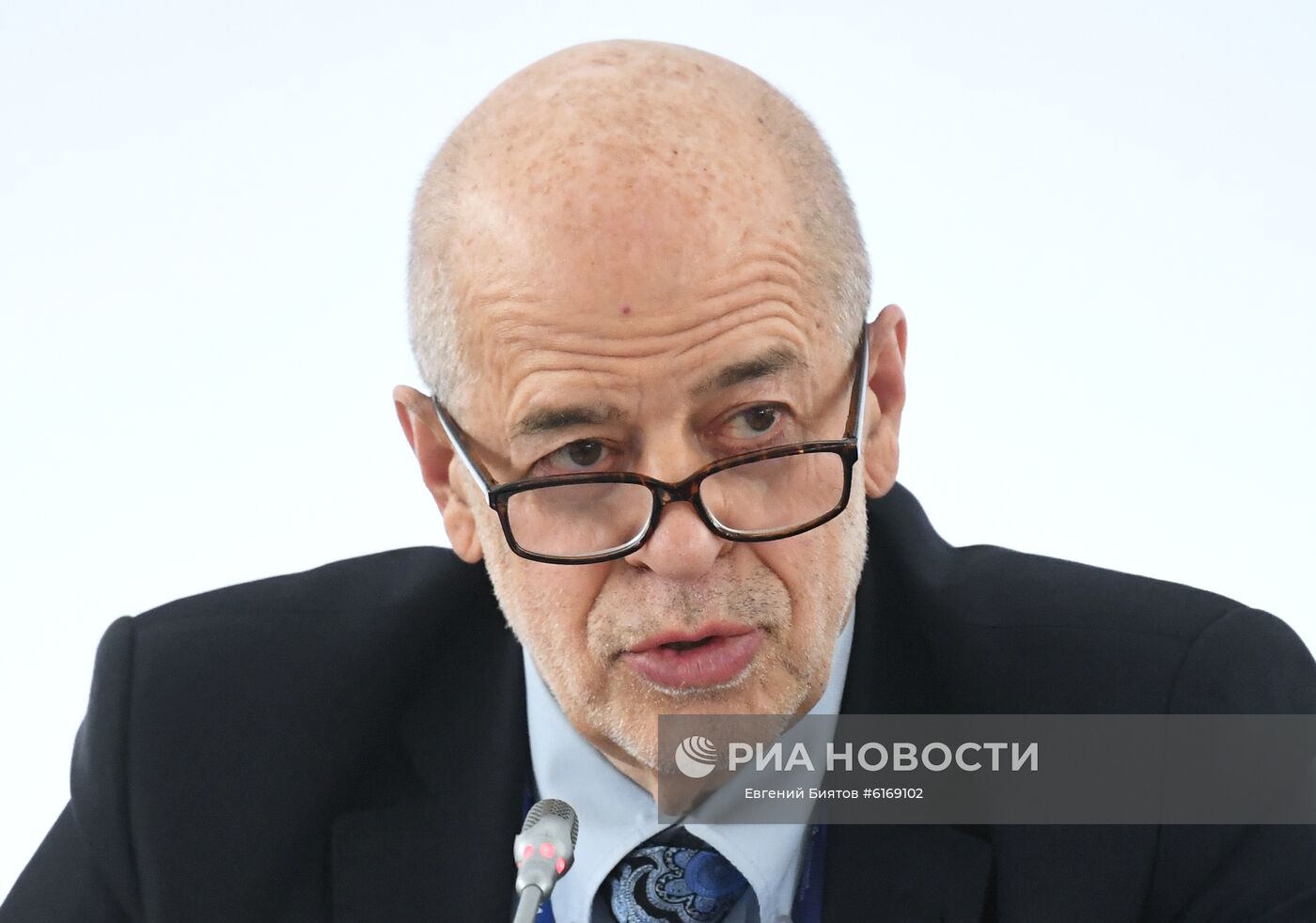 Академик РАН, научный руководитель Института востоковедения РАН Виталий Наумкин на сессии "Ближний Восток, устремленный в будущее. Два взгляда" в рамках IX Ближневосточной конференции Международного дискуссионного клуба "Валдай" в Москве. Место: Россия, Москва. Автор: Евгений Биятов/РИА Новости. Ближневосточная конференция клуба "Валдай"