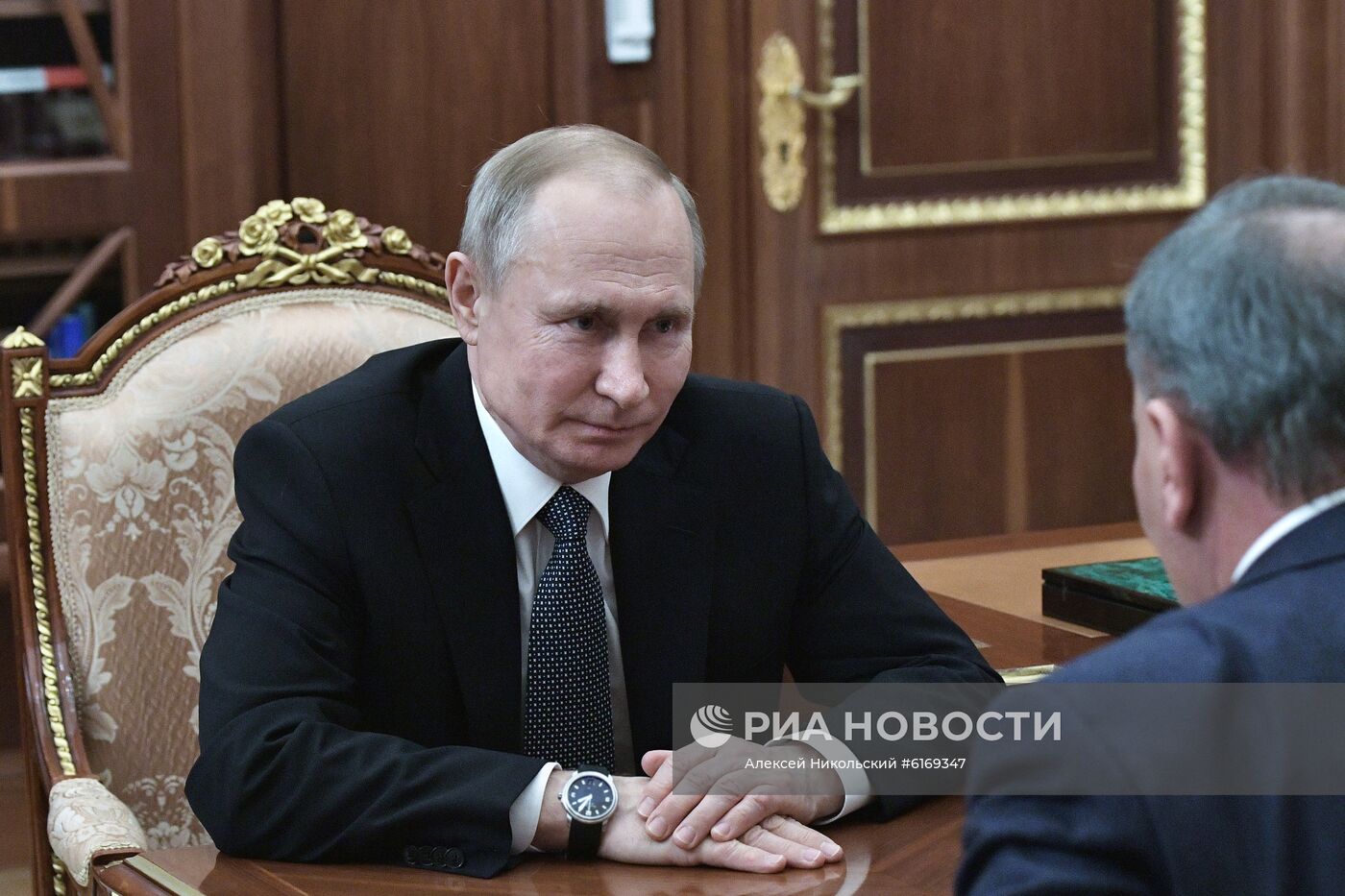 Президент РФ В. Путин встретился с вице-премьером РФ Ю. Борисовым