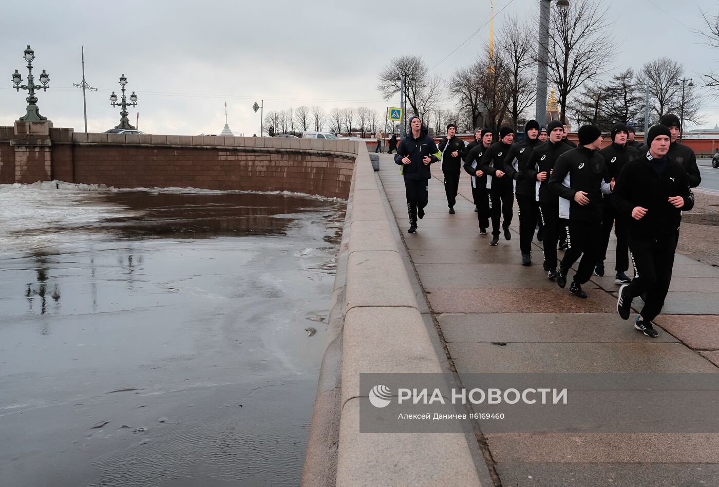 Теплая погода в Москве и Санкт-Петербурге 