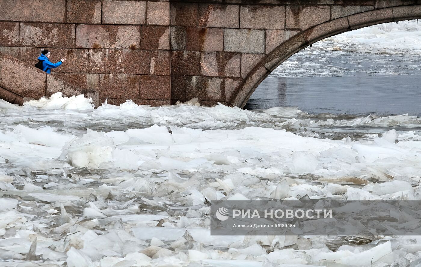 Теплая погода в Москве и Санкт-Петербурге 