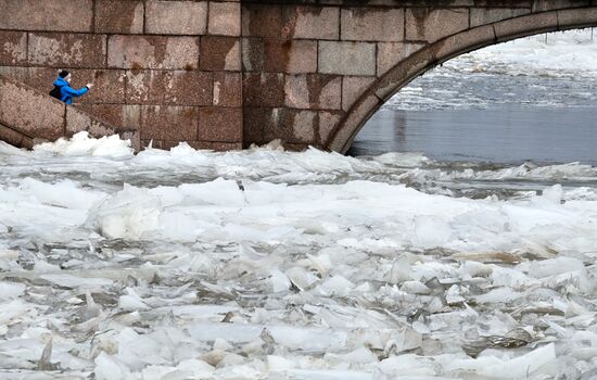 Теплая погода в Москве и Санкт-Петербурге 