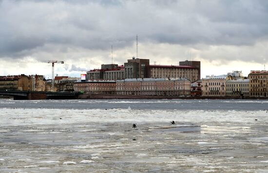 Теплая погода в Москве и Санкт-Петербурге 
