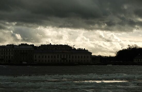Теплая погода в Москве и Санкт-Петербурге 