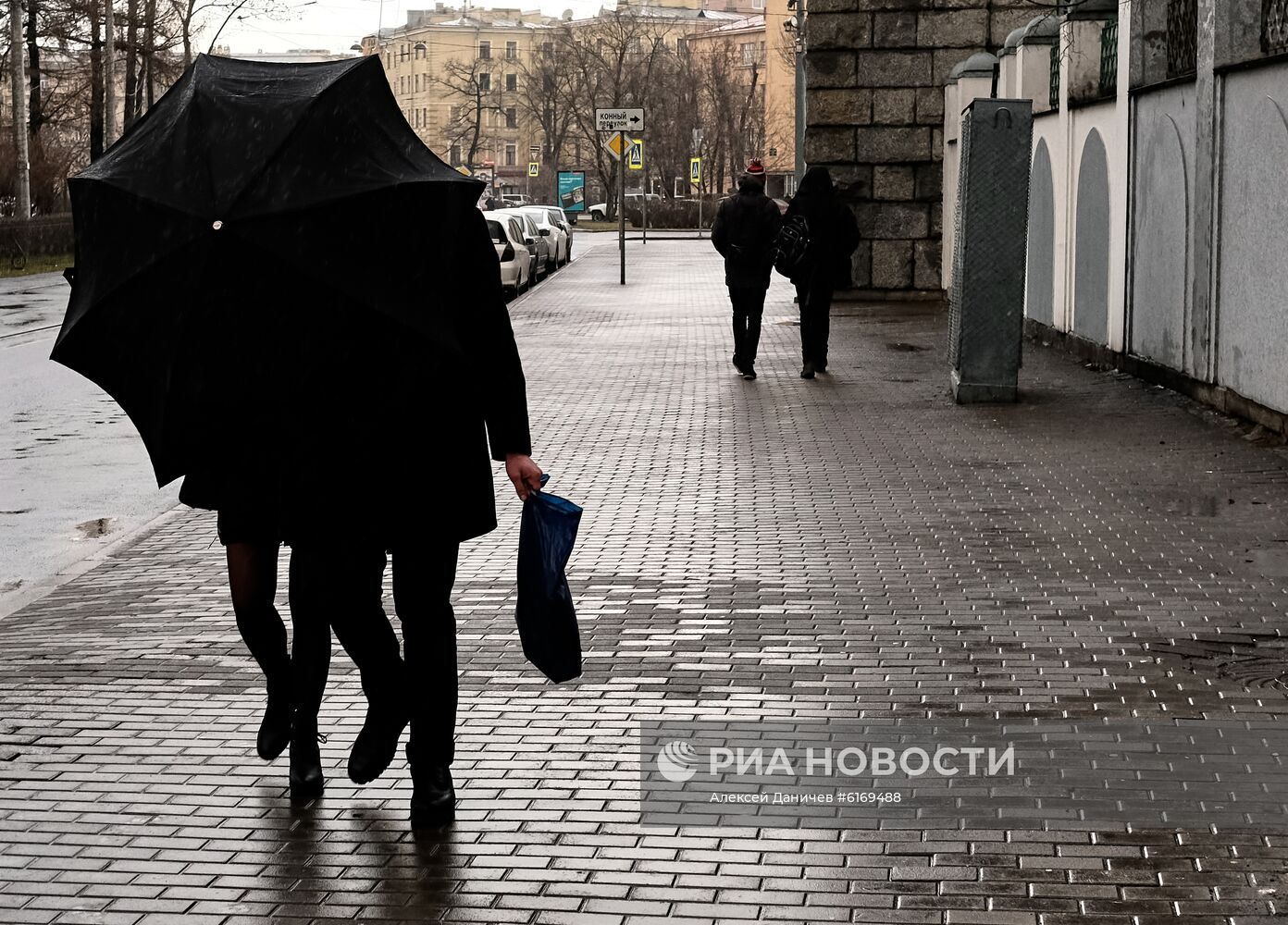 Теплая погода в Москве и Санкт-Петербурге 