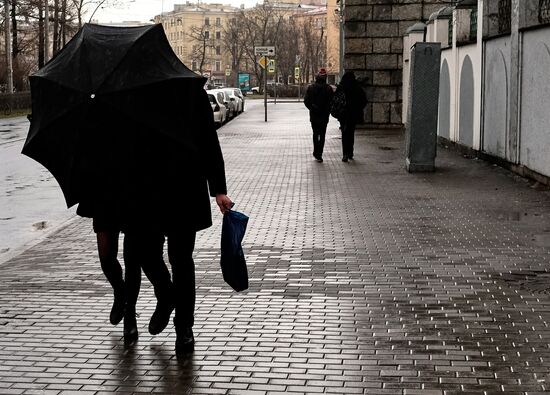 Теплая погода в Москве и Санкт-Петербурге 