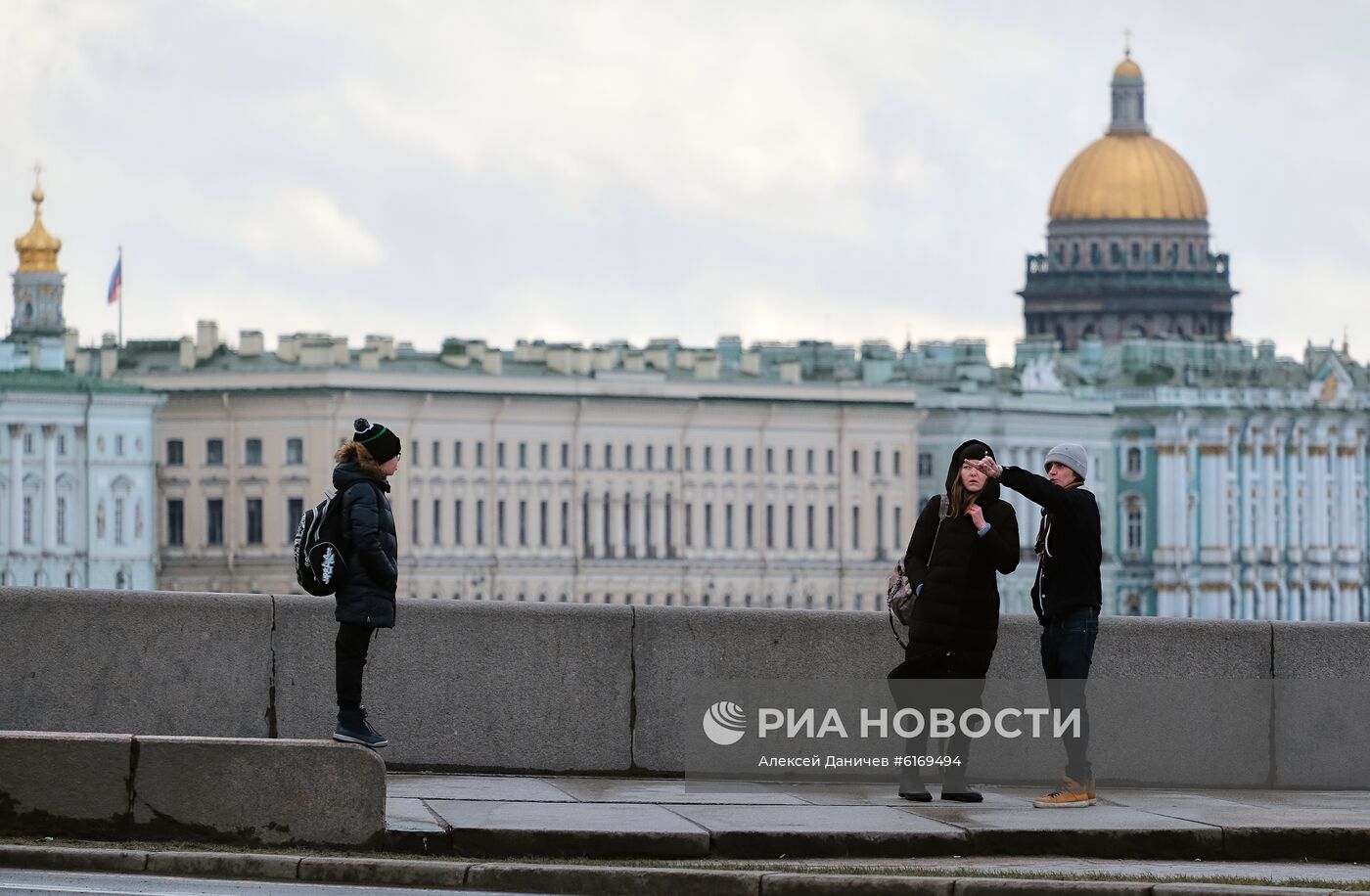 Теплая погода в Москве и Санкт-Петербурге 