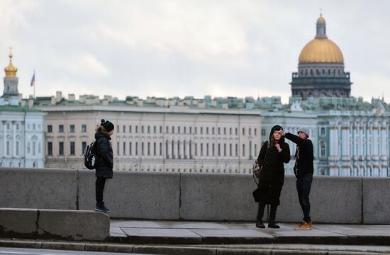 Теплая погода в Москве и Санкт-Петербурге 