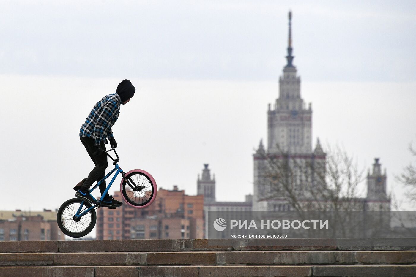 Теплая погода в Москве и Санкт-Петербурге 