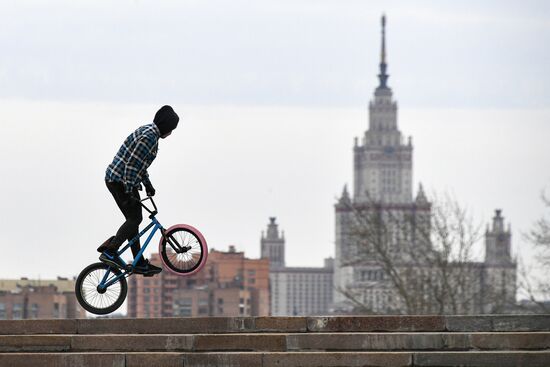 Теплая погода в Москве и Санкт-Петербурге 