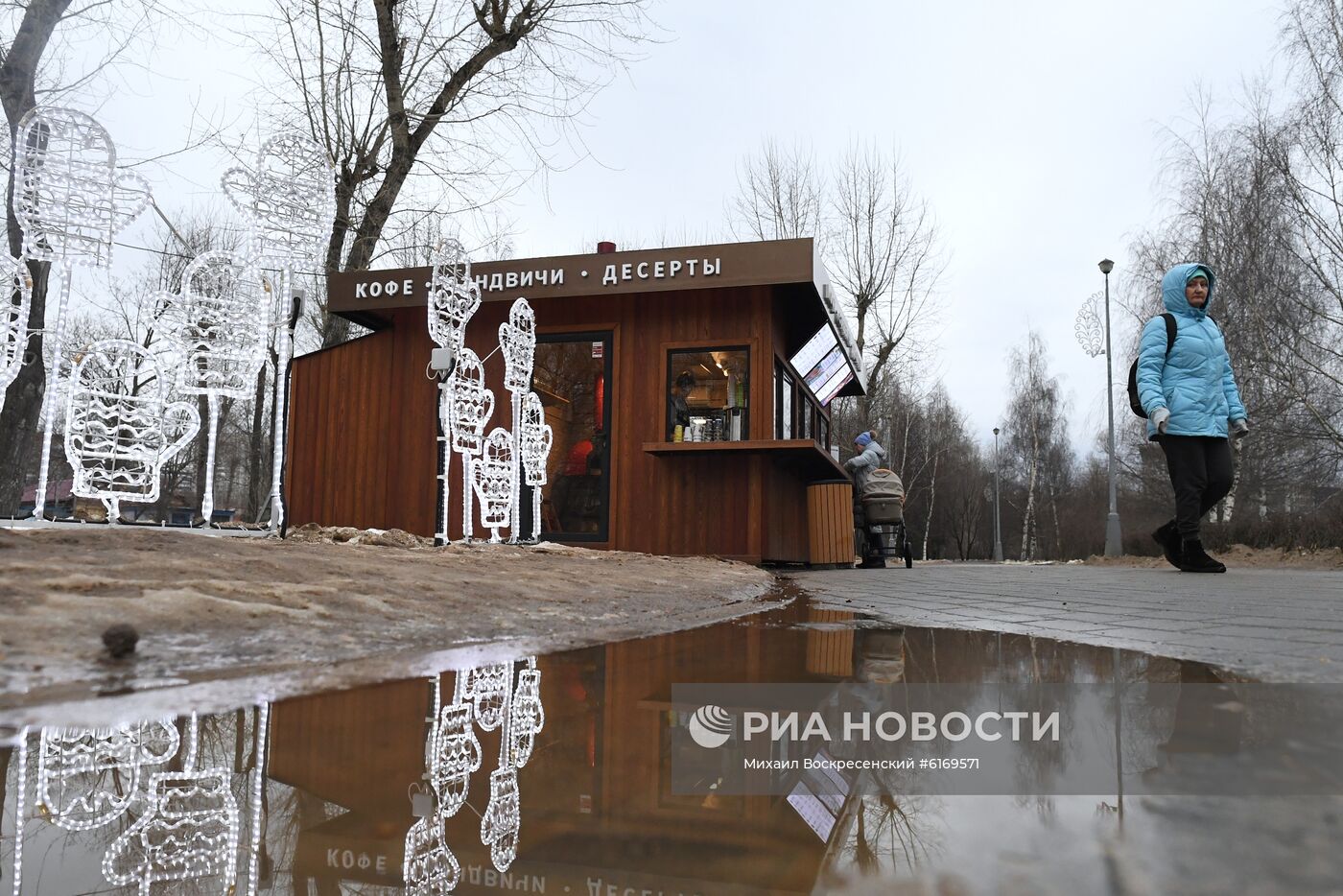 Теплая погода в Москве и Санкт-Петербурге