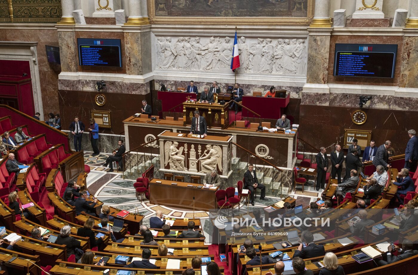 Рассмотрение проекта пенсионного закона парламентом Франции