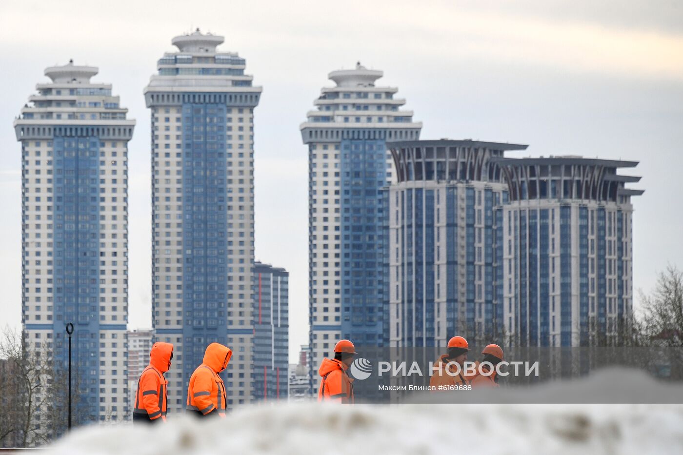 Теплая погода в Москве и Санкт-Петербурге 