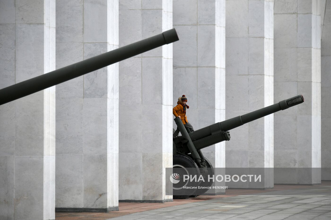 Теплая погода в Москве и Санкт-Петербурге 