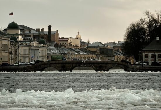Теплая погода в Москве и Санкт-Петербурге 