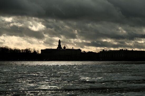 Теплая погода в Москве и Санкт-Петербурге 