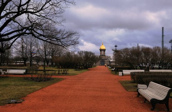Теплая погода в Москве и Санкт-Петербурге 