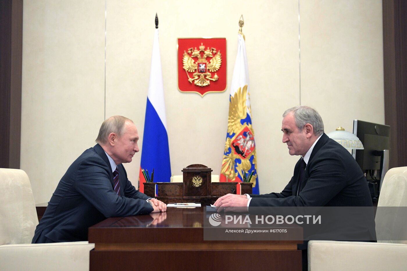 Президент РФ В. Путин встретился с главой фракции ЕР в Госдуме РФ С. Неверовым