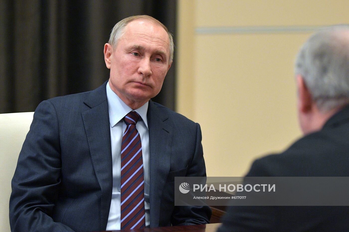 Президент РФ В. Путин встретился с главой фракции ЕР в Госдуме РФ С. Неверовым