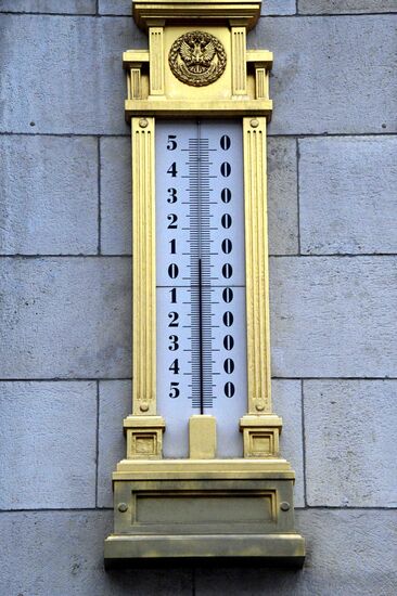 Теплая погода в Москве и Санкт-Петербурге