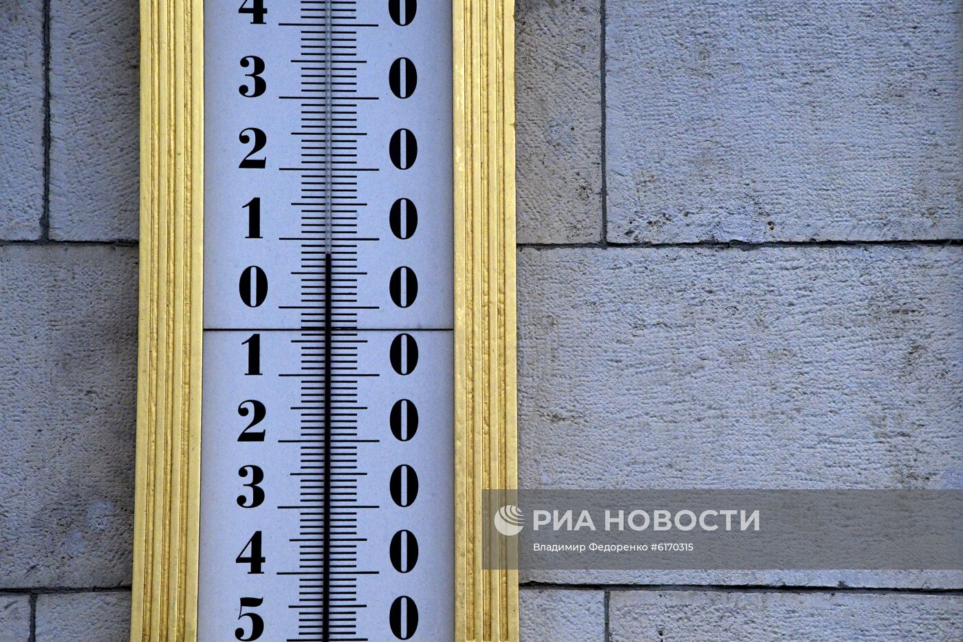 Теплая погода в Москве и Санкт-Петербурге