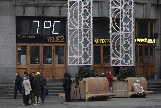 Теплая погода в Москве и Санкт-Петербурге