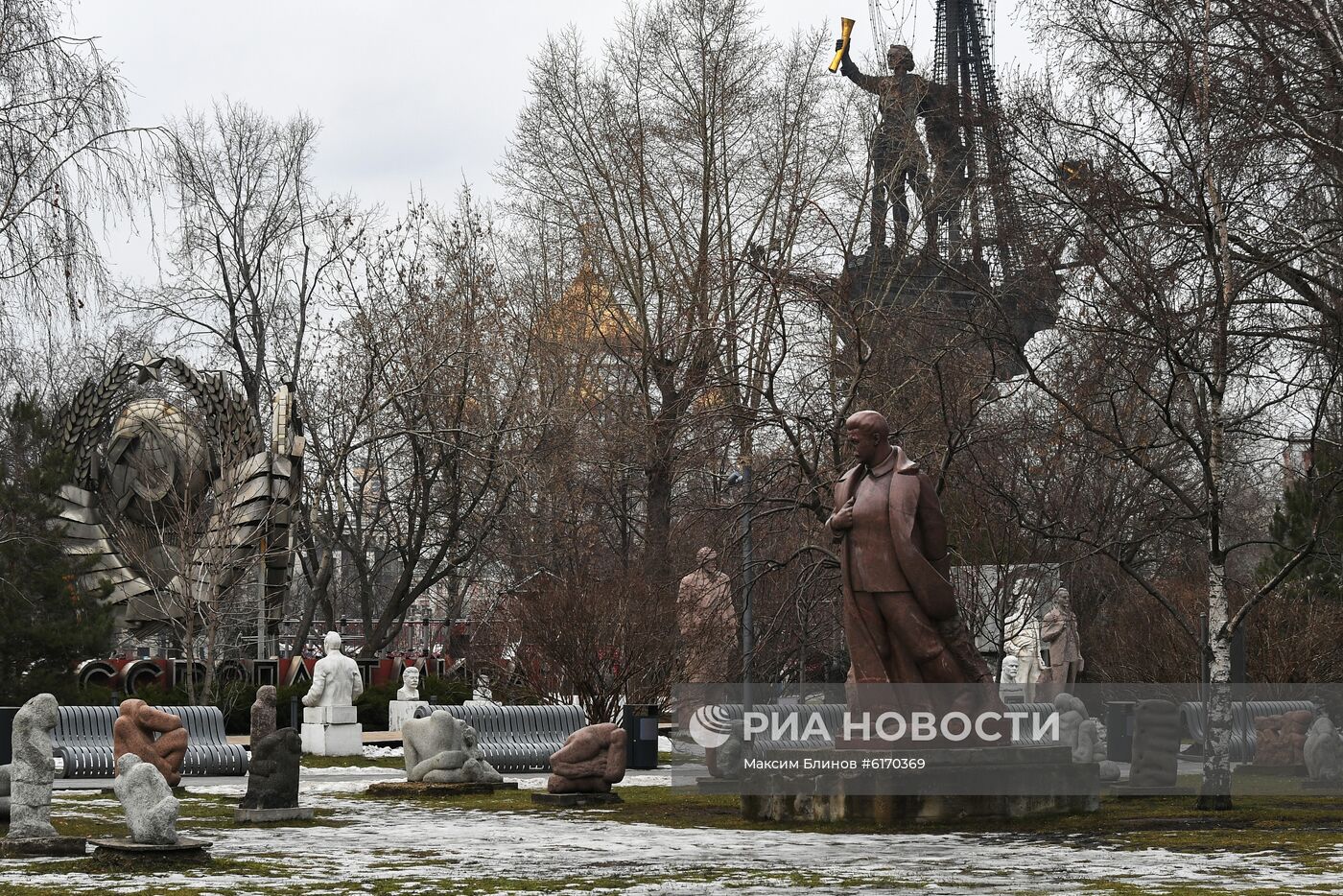 Теплая погода в Москве и Санкт-Петербурге